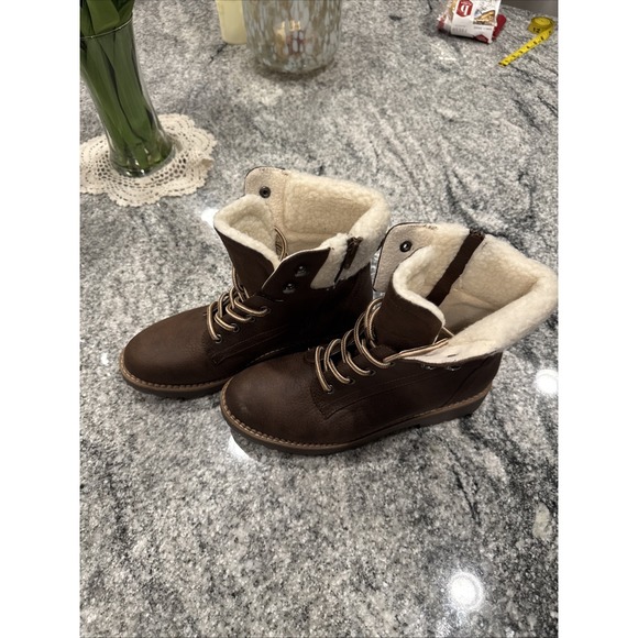 Magellan Outdoor Womens 167844 Faux Suede Leather Fur Lace Up Size 9M Boots - Picture 2 of 13